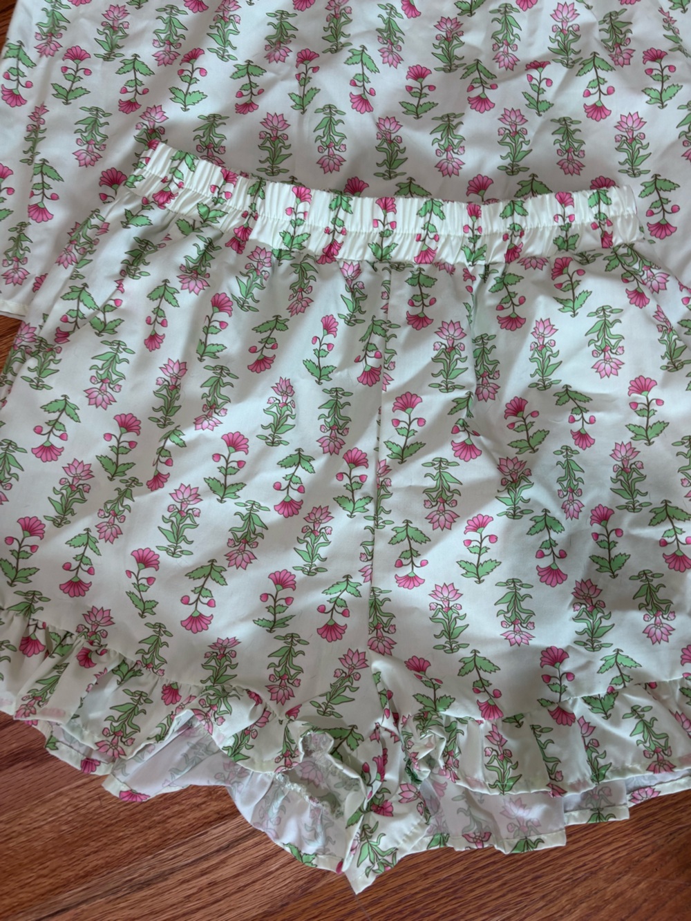 White Floral Off Ruffle Top & Shorts Pajama Set Sz M - Picture 5 of 8